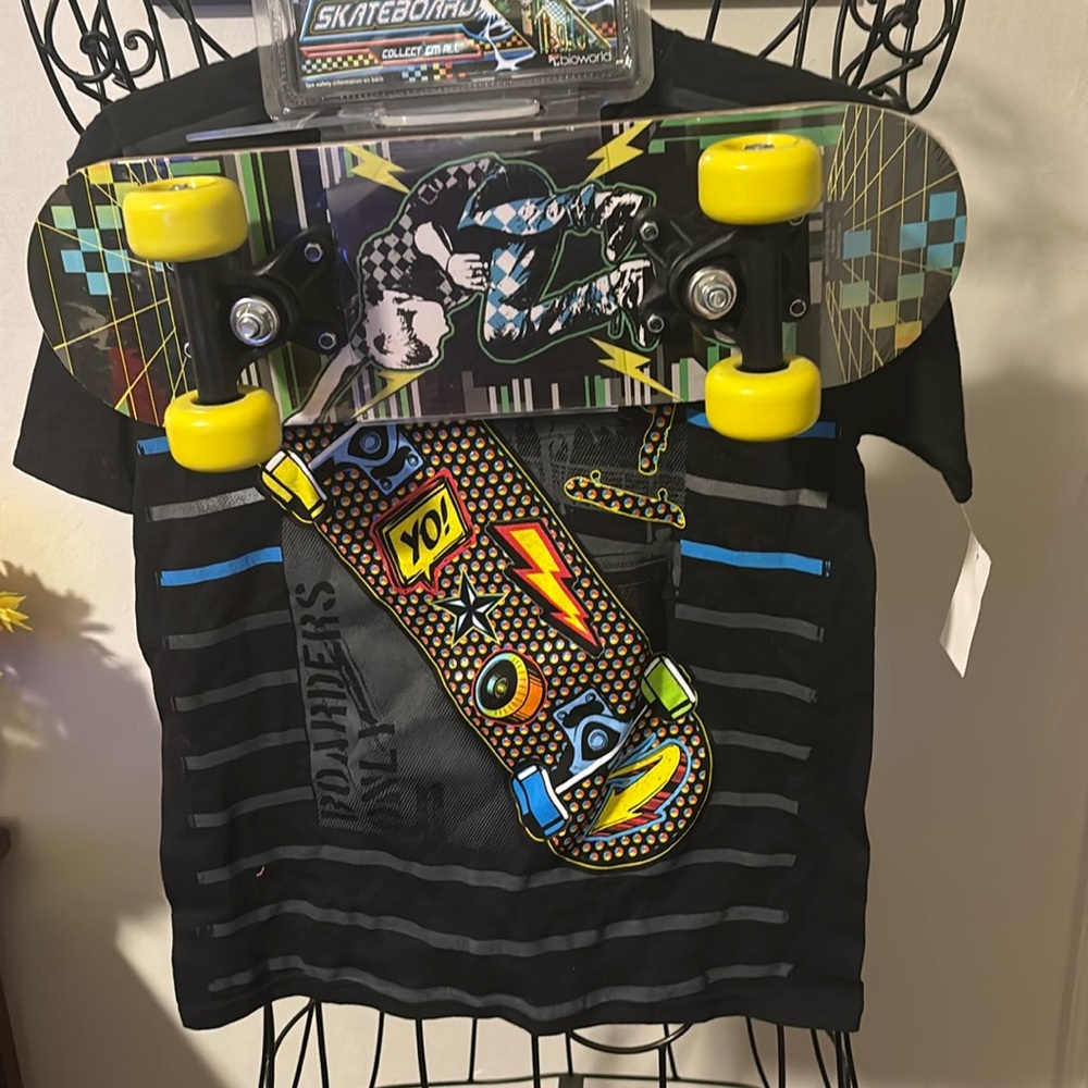 Children’s T-Shirt and mini skateboard